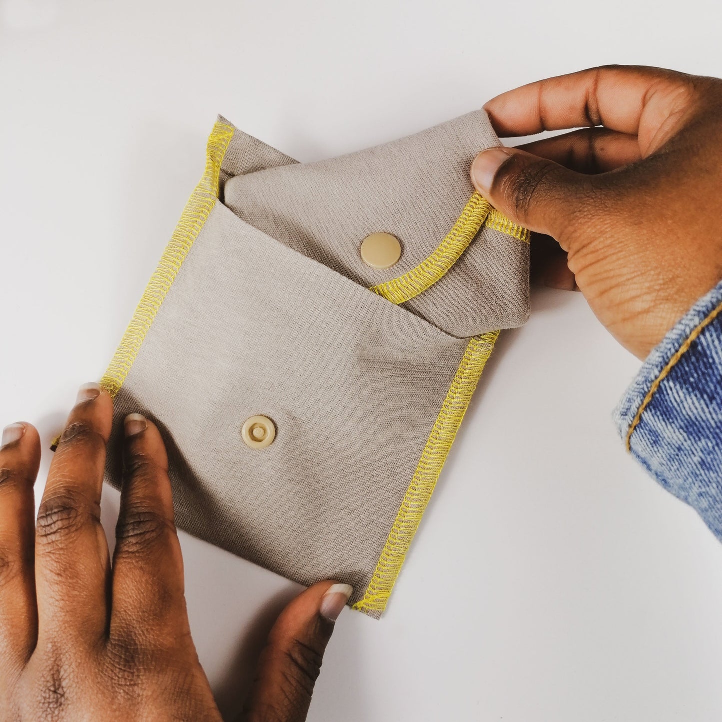 Pack protection périodique et pochette - Taupe fil jaune Ma boutique